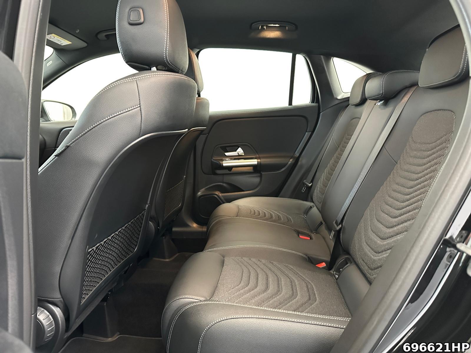 Fahrzeugabbildung Mercedes-Benz GLA 200 d Progressive AHK Kamera Easypack Distr