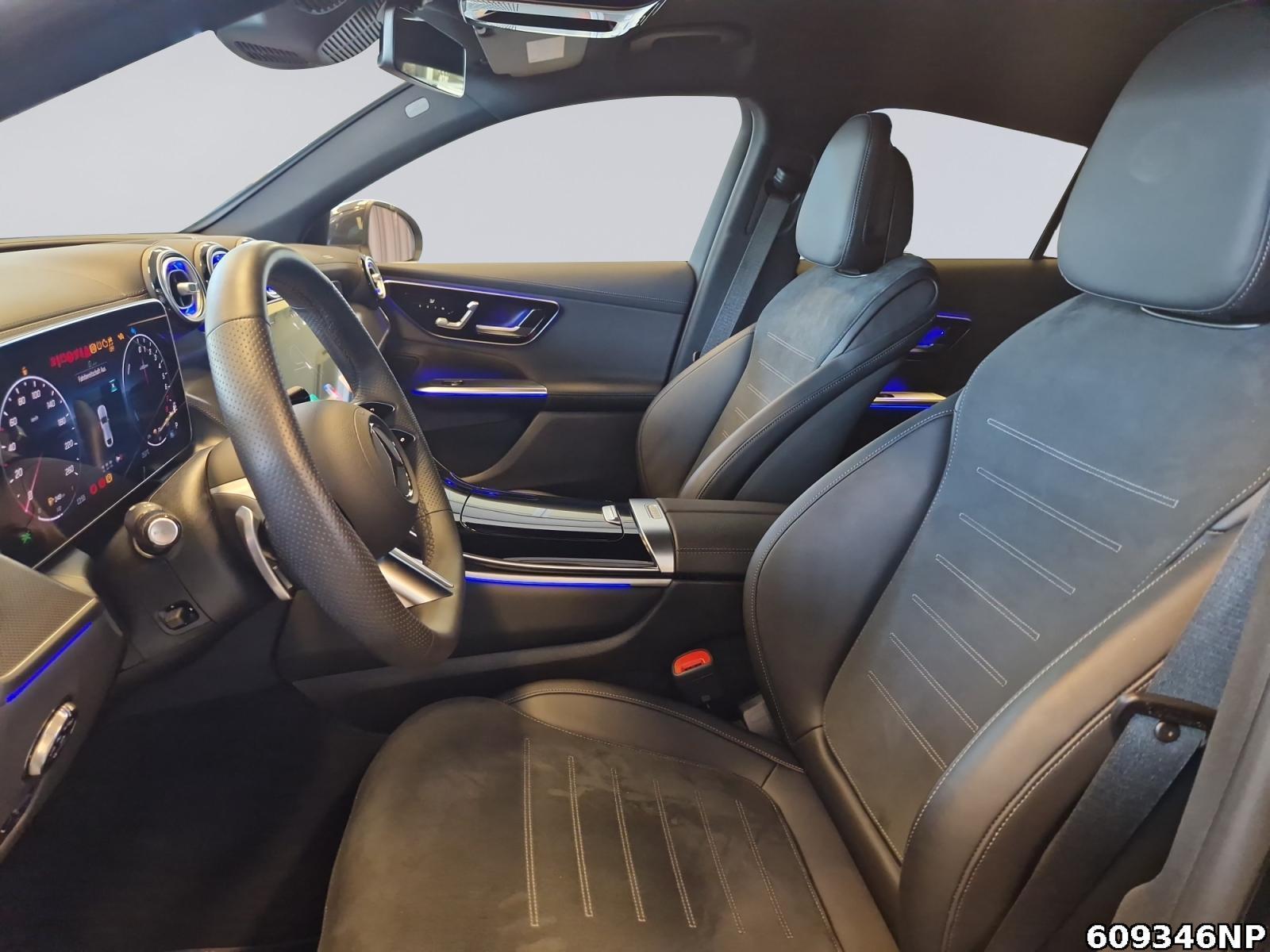 Fahrzeugabbildung Mercedes-Benz GLC 300 e 4M AMG Coupé AHK DIGITAL Distronic+