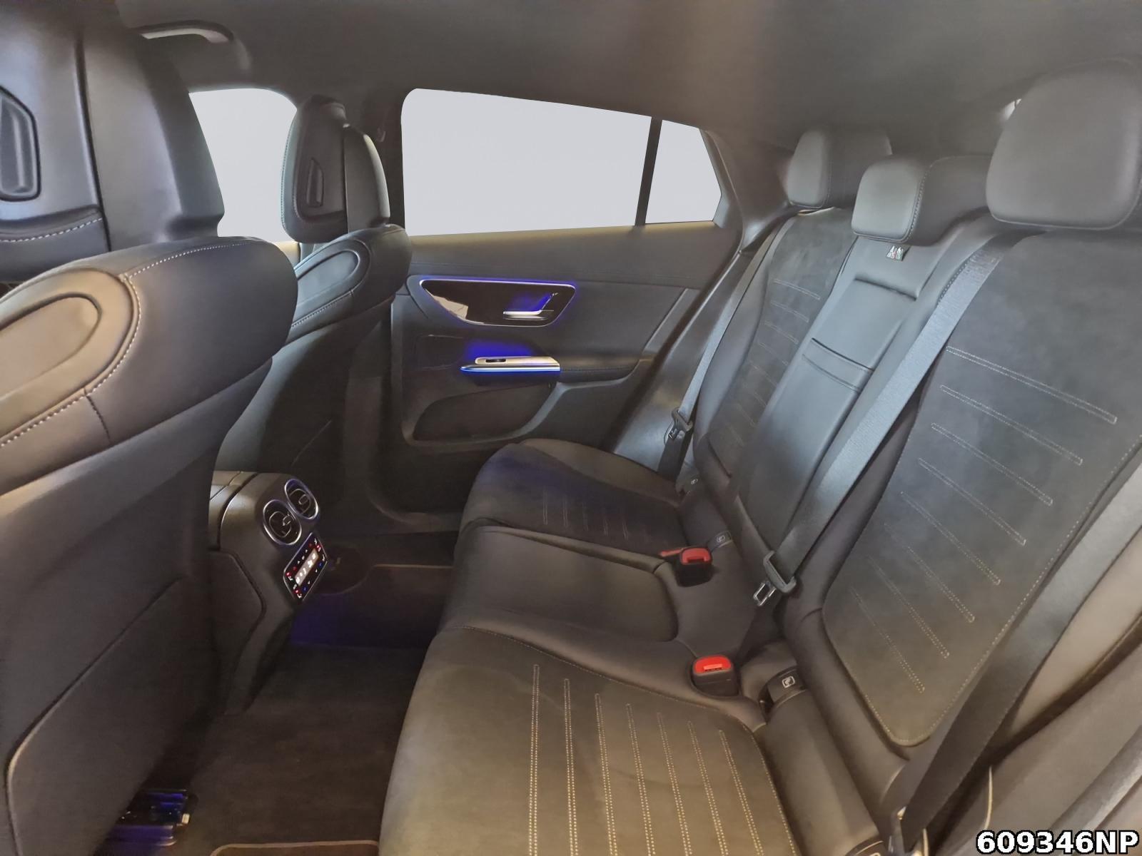 Fahrzeugabbildung Mercedes-Benz GLC 300 e 4M AMG Coupé AHK DIGITAL Distronic+