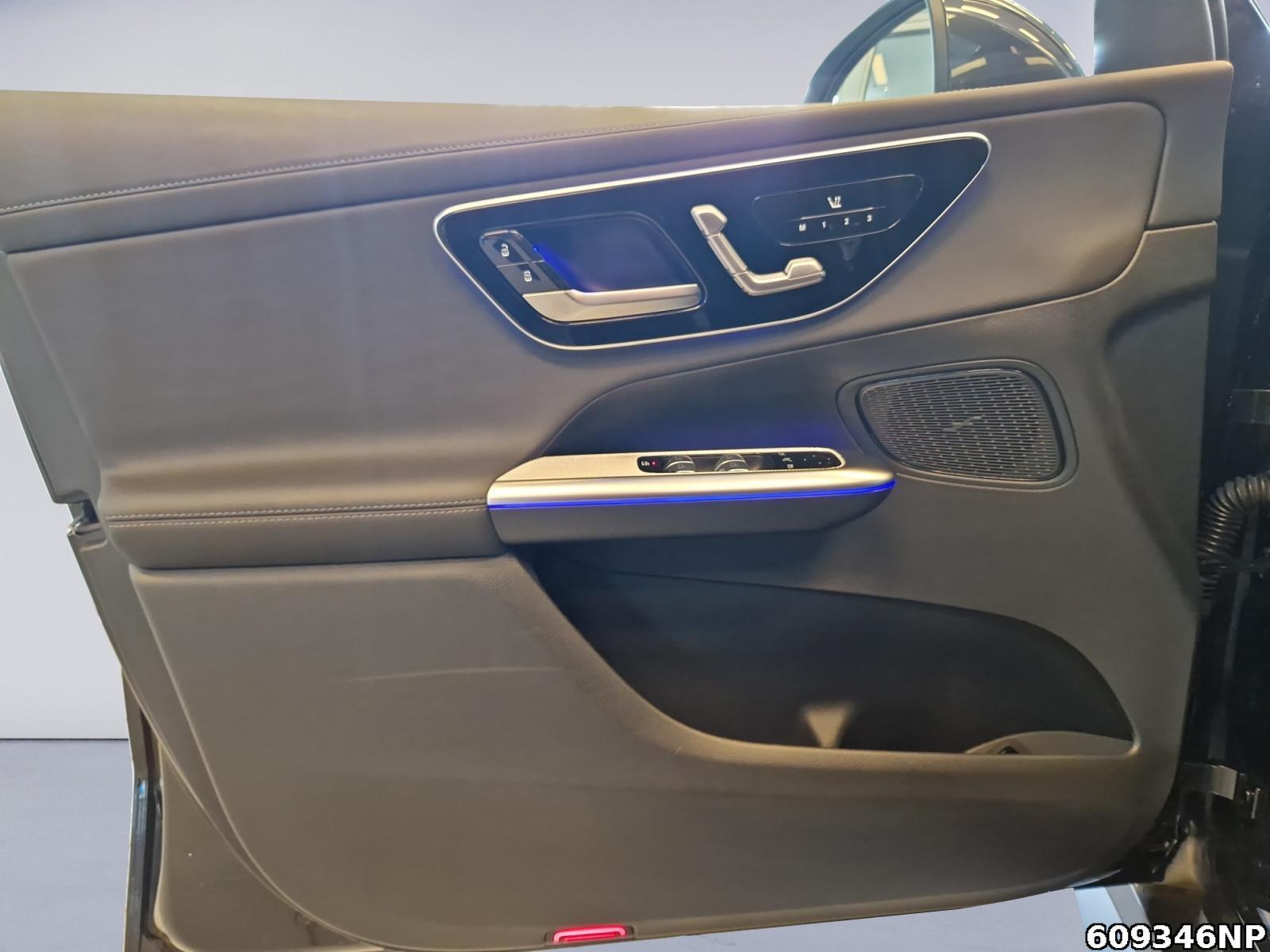 Fahrzeugabbildung Mercedes-Benz GLC 300 e 4M AMG Coupé AHK DIGITAL Distronic+