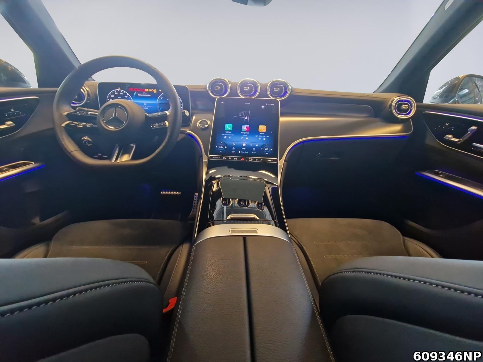 Fahrzeugabbildung Mercedes-Benz GLC 300 e 4M AMG Coupé AHK DIGITAL Distronic+