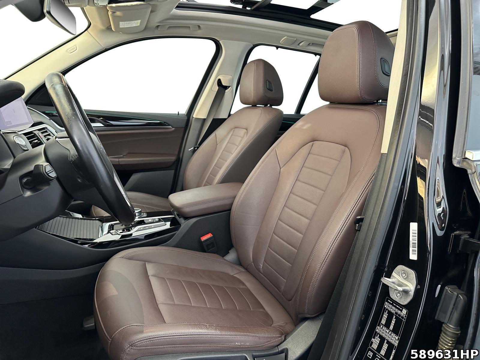 Fahrzeugabbildung BMW X3 xDrive 30d *AHK Pano Distronic Ambiente 19