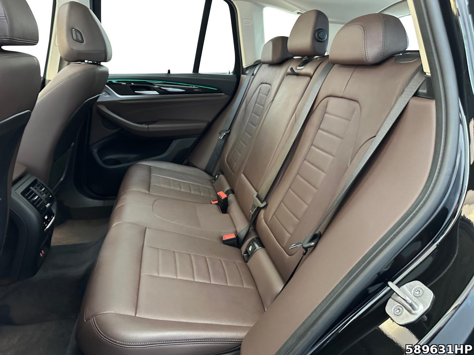 Fahrzeugabbildung BMW X3 xDrive 30d *AHK Pano Distronic Ambiente 19