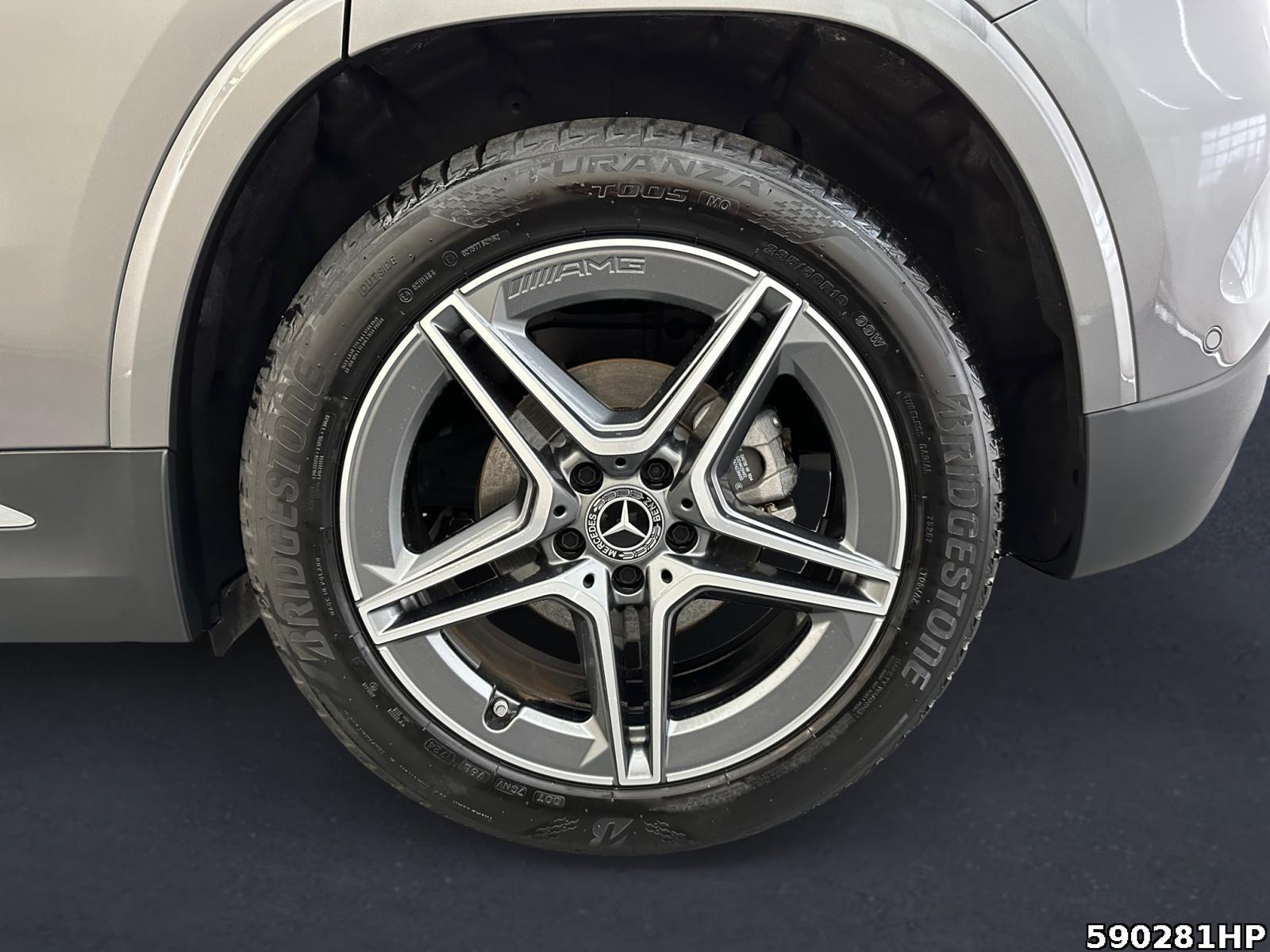 Fahrzeugabbildung Mercedes-Benz GLA 180 AMG Line Panorama-Schiebedach KEYLESS-GO