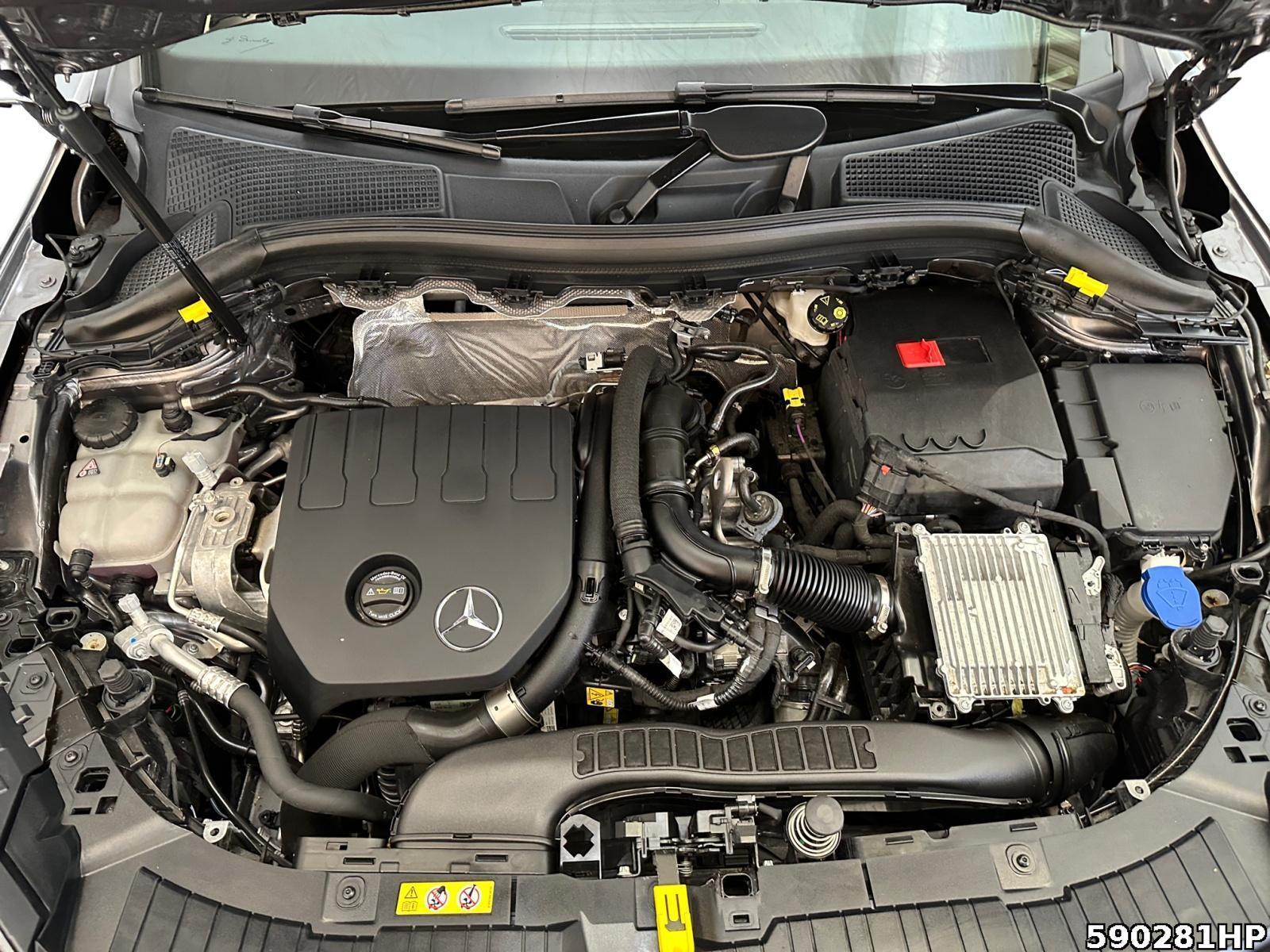 Fahrzeugabbildung Mercedes-Benz GLA 180 AMG Line Panorama-Schiebedach KEYLESS-GO