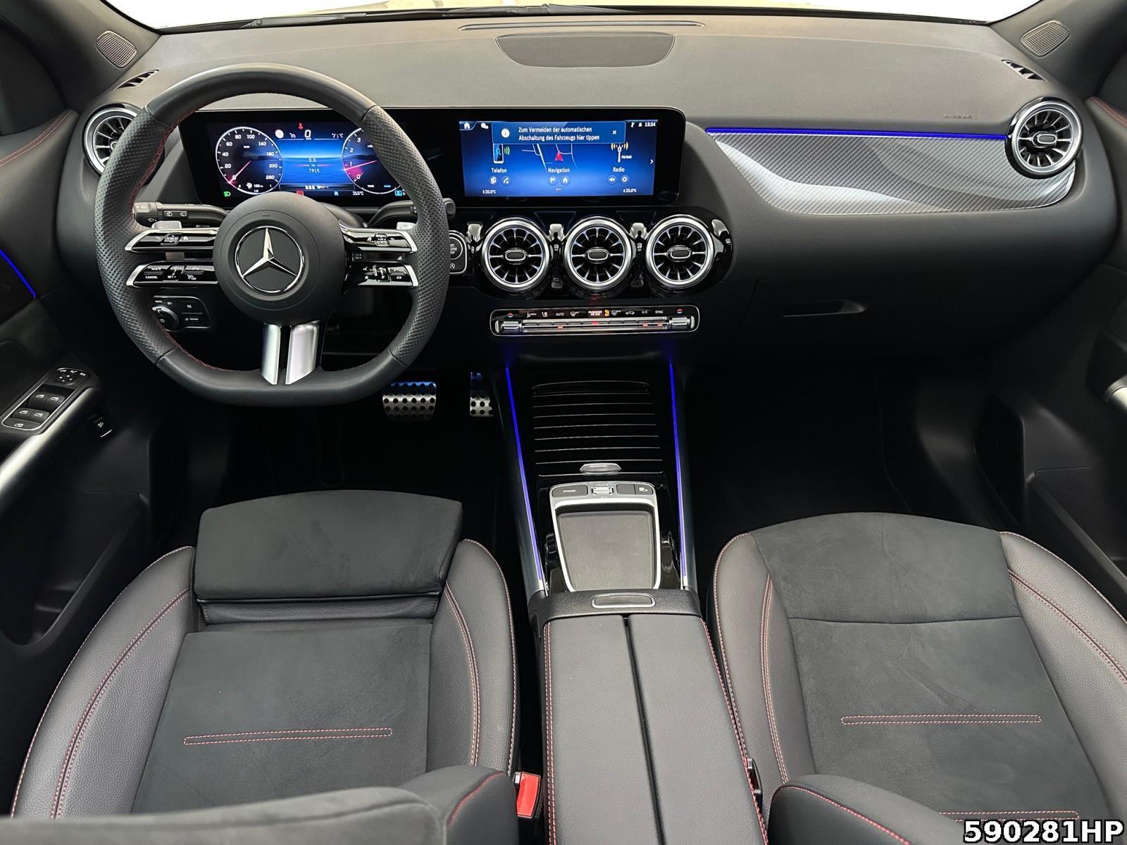 Fahrzeugabbildung Mercedes-Benz GLA 180 AMG Line Panorama-Schiebedach KEYLESS-GO