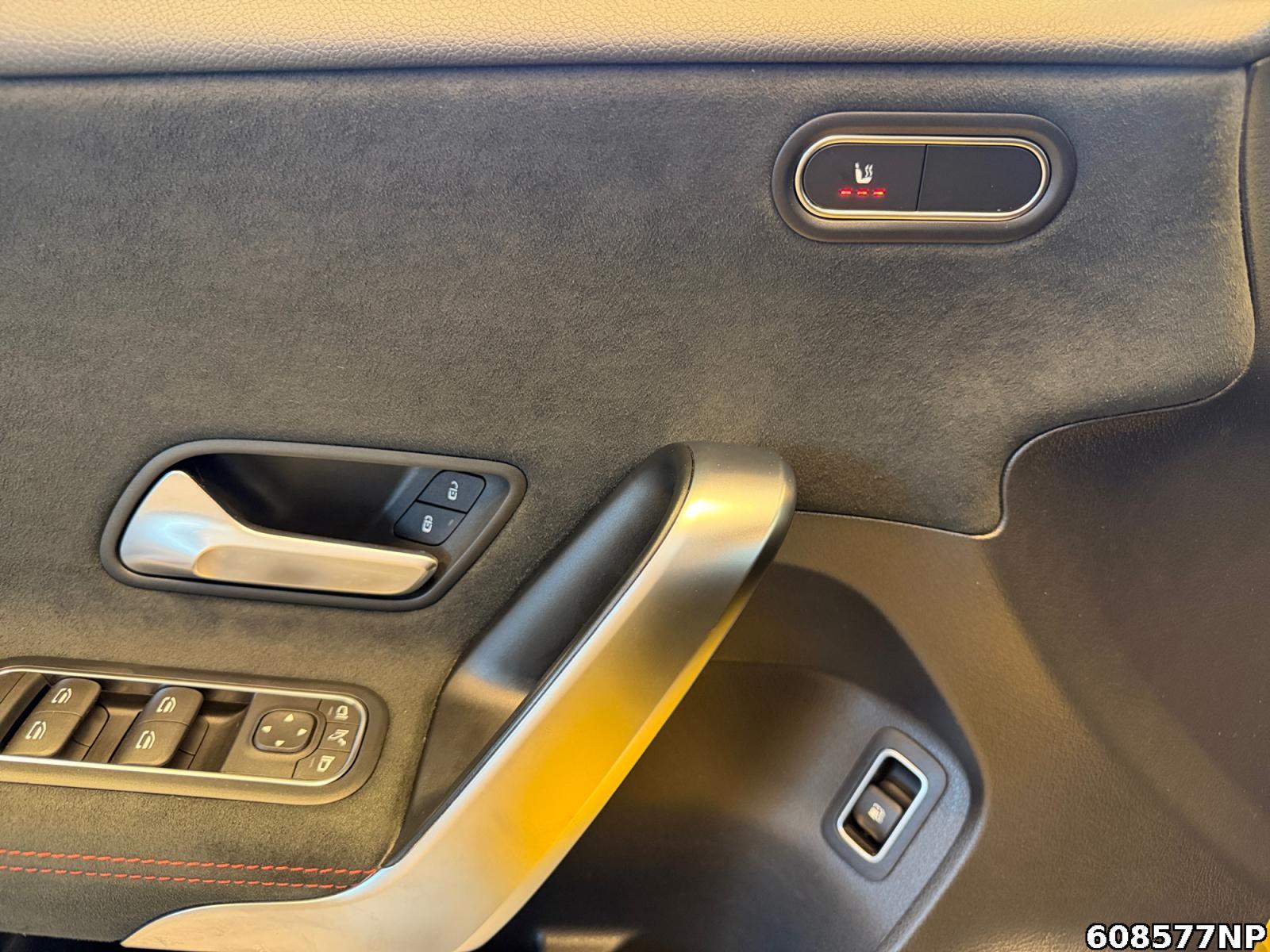 Fahrzeugabbildung Mercedes-Benz A 250 AMG Line AHK Distronic Night MULTIBEAM