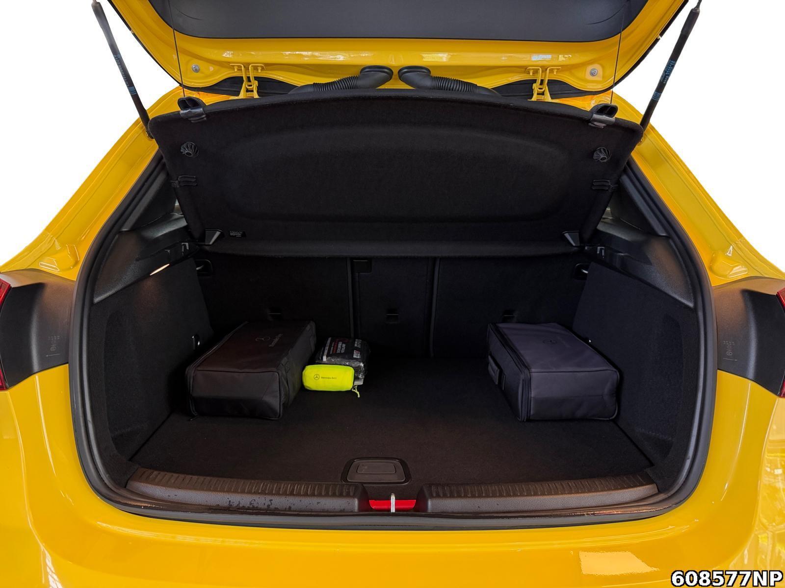 Fahrzeugabbildung Mercedes-Benz A 250 AMG Line AHK Distronic Night MULTIBEAM