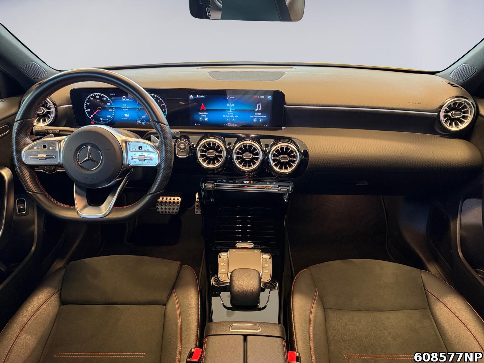 Fahrzeugabbildung Mercedes-Benz A 250 AMG Line AHK Distronic Night MULTIBEAM