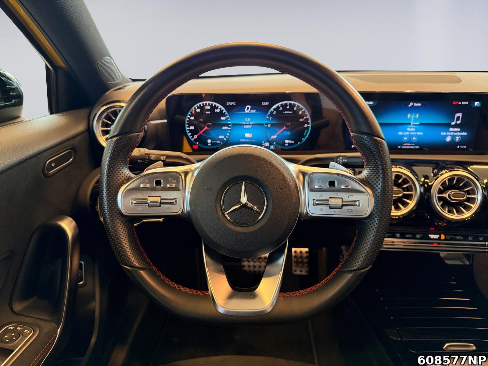 Fahrzeugabbildung Mercedes-Benz A 250 AMG Line AHK Distronic Night MULTIBEAM