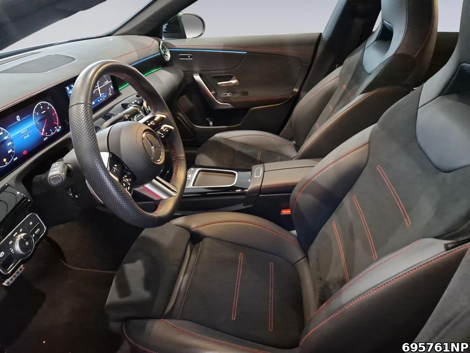 Fahrzeugabbildung Mercedes-Benz CLA 200 d AMG Night Pano KEYLESS Kamera Ambiente