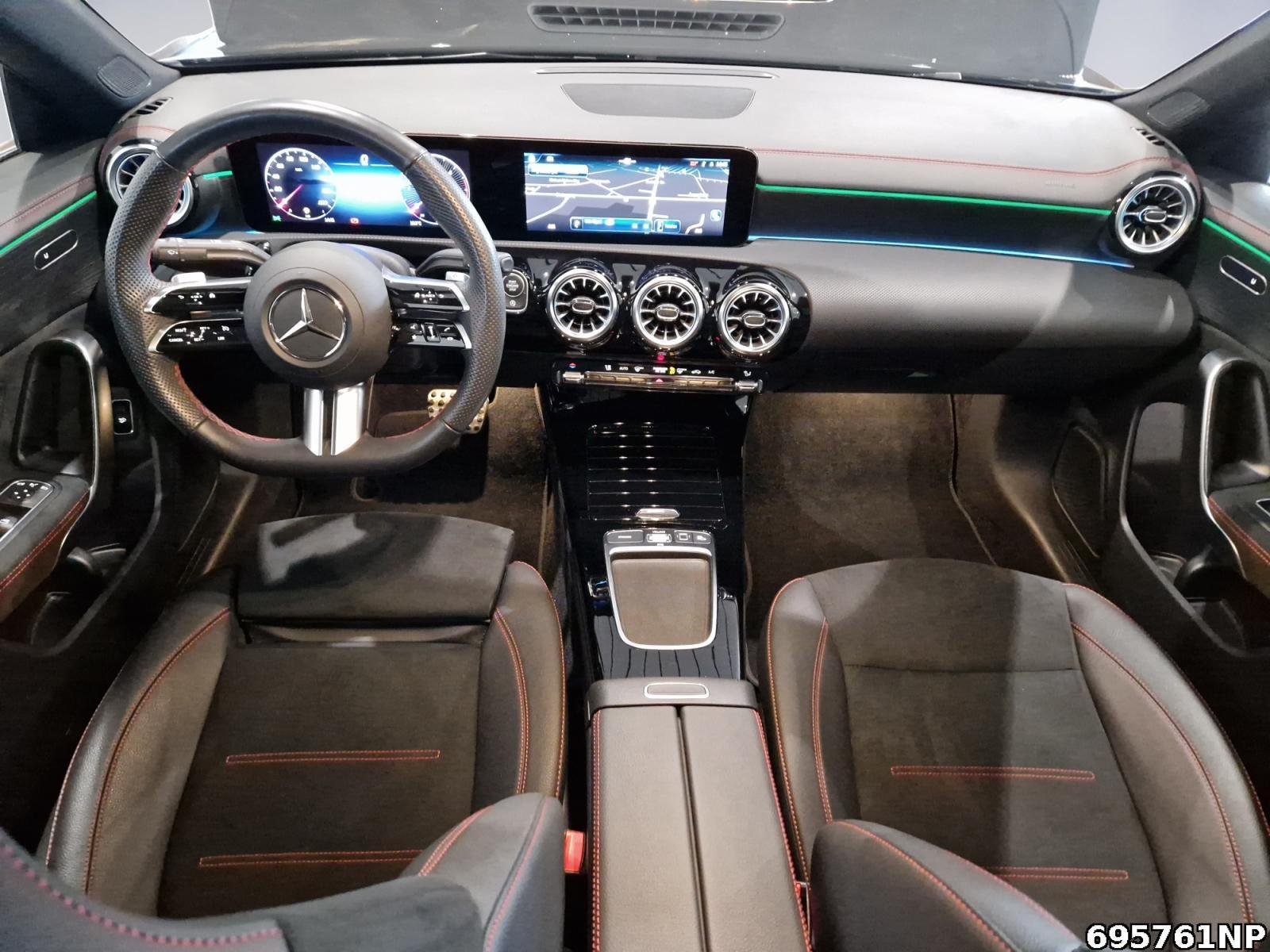 Fahrzeugabbildung Mercedes-Benz CLA 200 d AMG Night Pano KEYLESS Kamera Ambiente