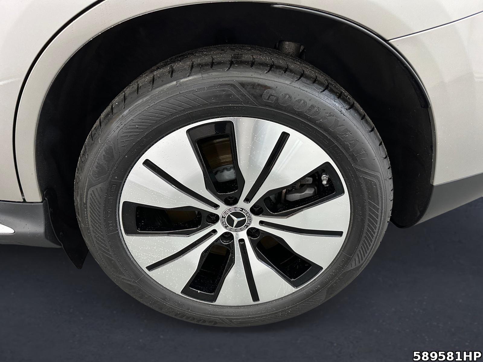 Fahrzeugabbildung Mercedes-Benz EQC 4M DISTRONIC Memory AHK 360° Kamera DAB+