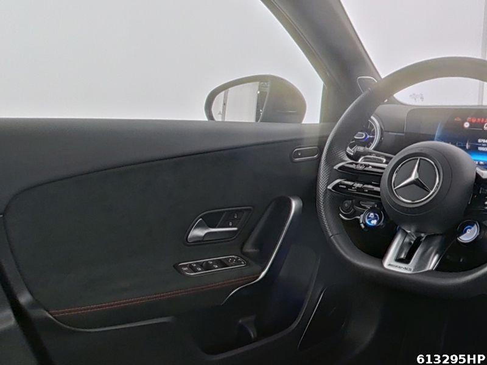 Fahrzeugabbildung Mercedes-Benz A 35 AMG 4M Pano Burmester Keyless Multibeam DAB