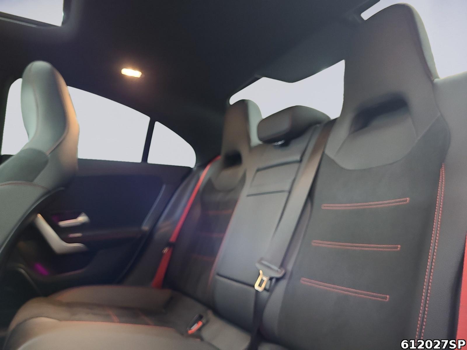 Fahrzeugabbildung Mercedes-Benz CLA 35 AMG 4M Coupé AMG Pano Night AeroPaket