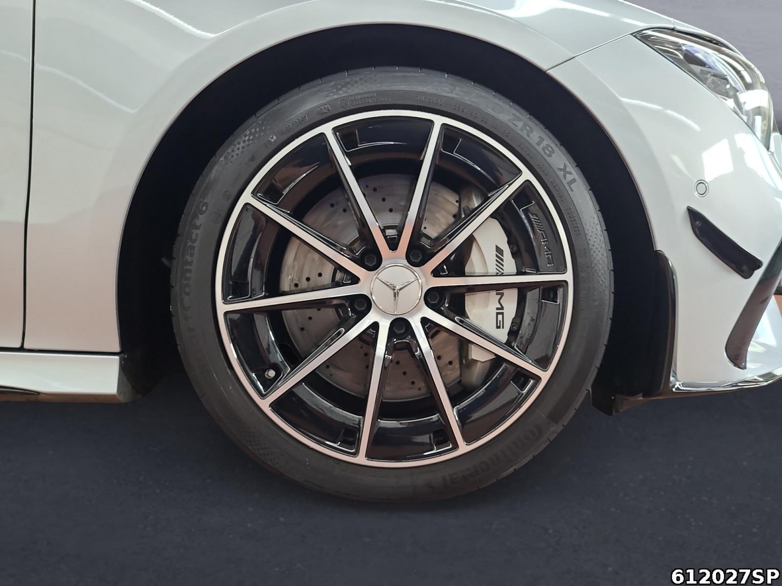 Fahrzeugabbildung Mercedes-Benz CLA 35 AMG 4M Coupé AMG Pano Night AeroPaket
