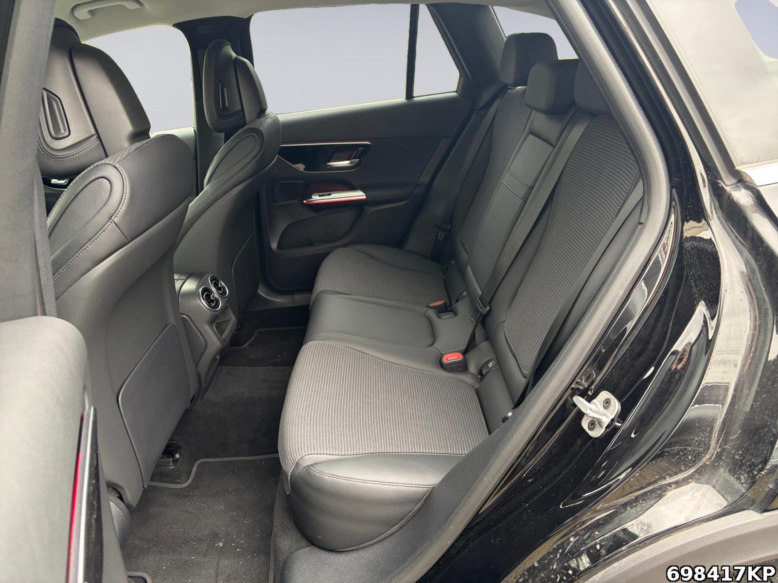 Fahrzeugabbildung Mercedes-Benz GLC 300 de 4M Avantgarde AHK Memory 360° Distron