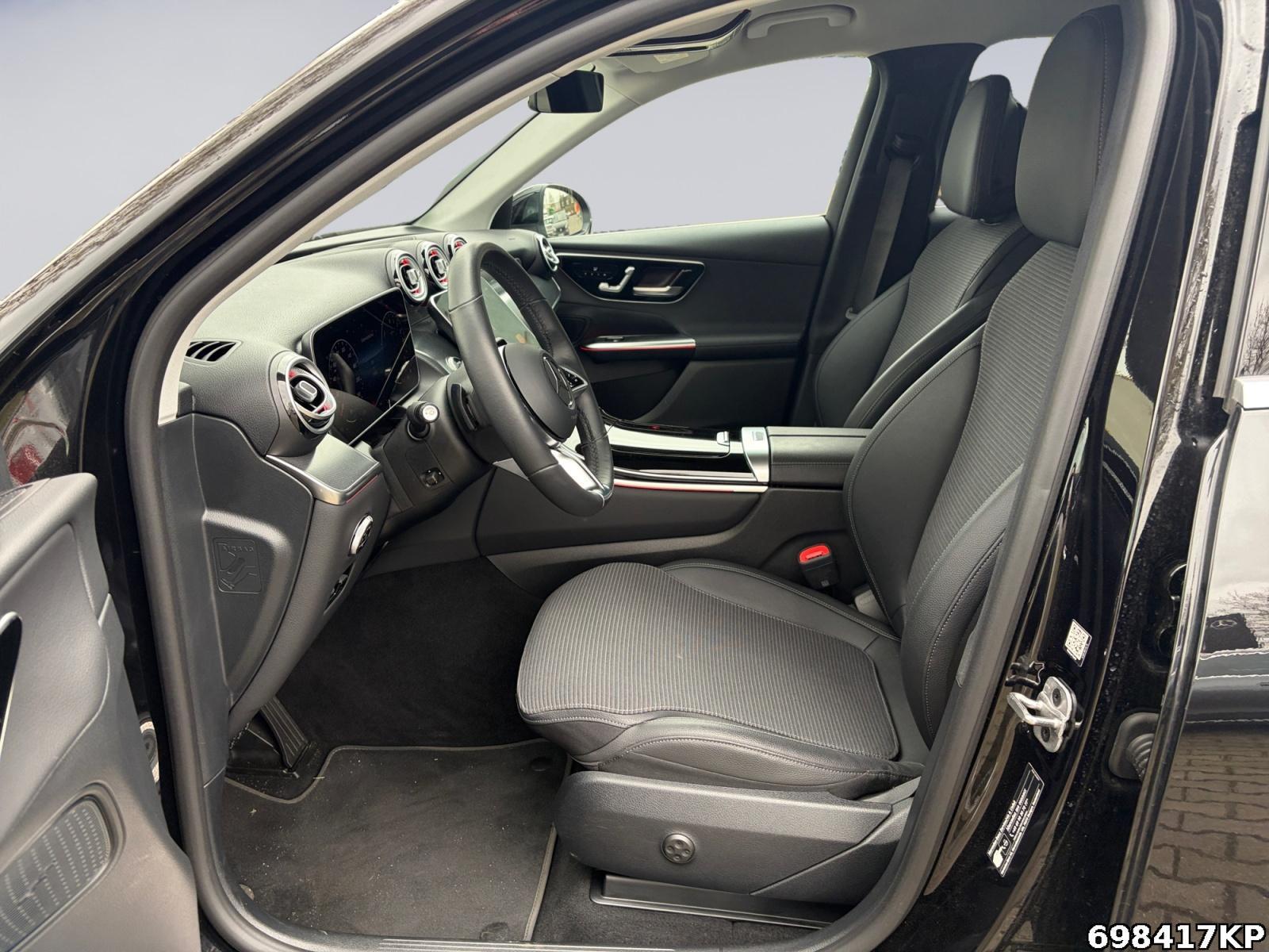 Fahrzeugabbildung Mercedes-Benz GLC 300 de 4M Avantgarde AHK Memory 360° Distron