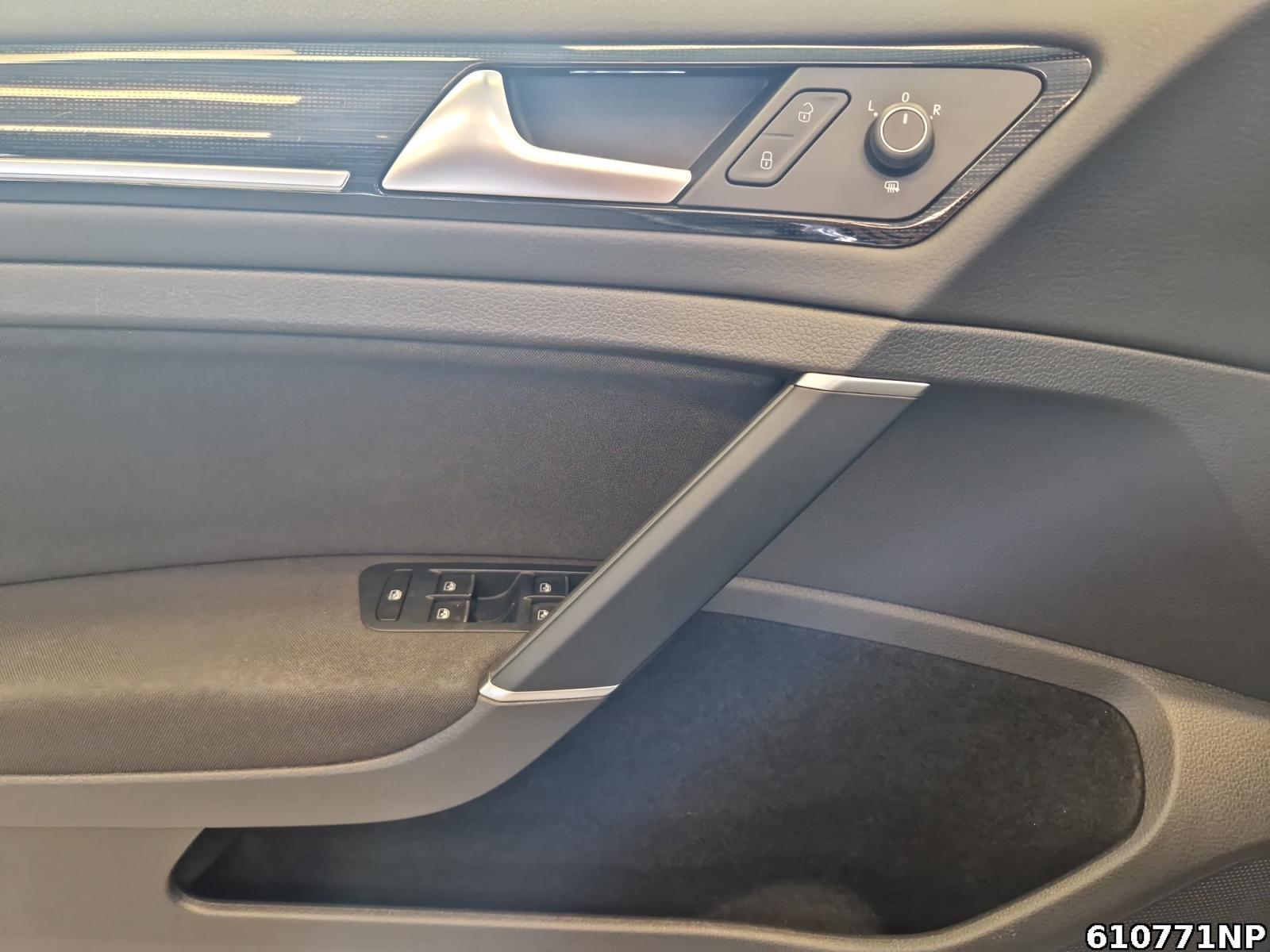 Fahrzeugabbildung Volkswagen Golf VII 1.5 TSI Highline Navi LED Business Pa.