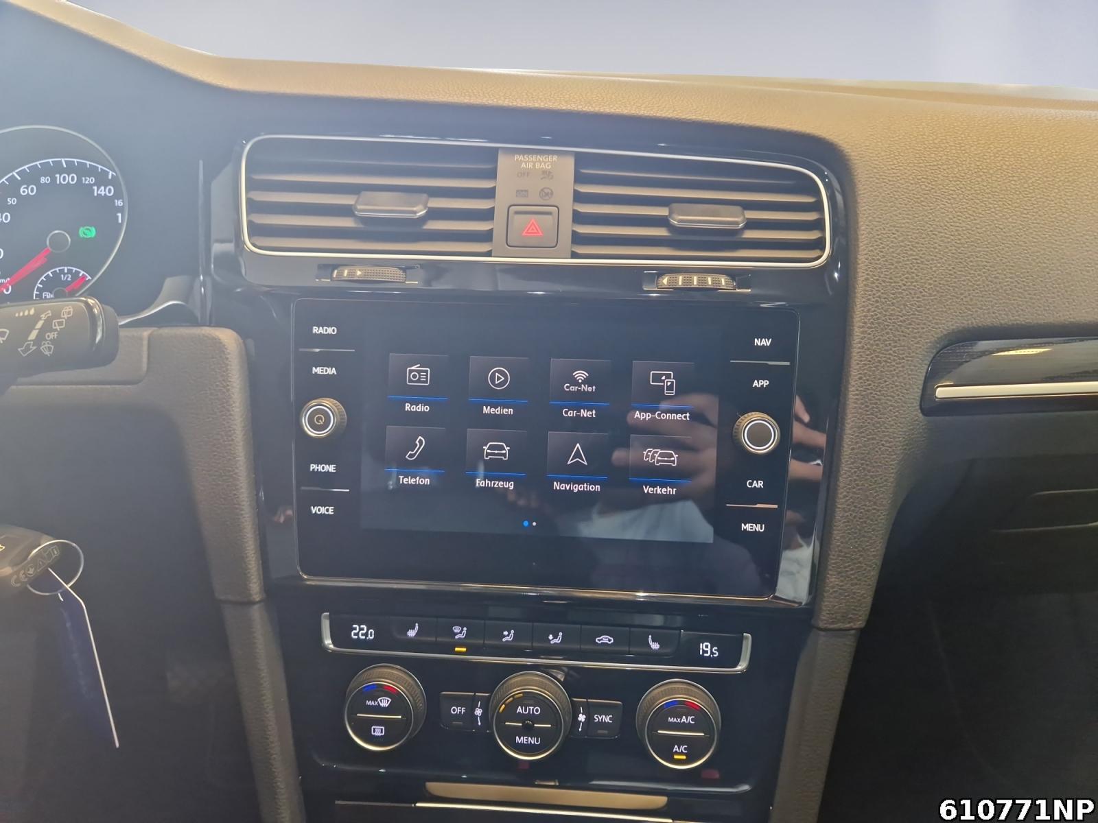 Fahrzeugabbildung Volkswagen Golf VII 1.5 TSI Highline Navi LED Business Pa.