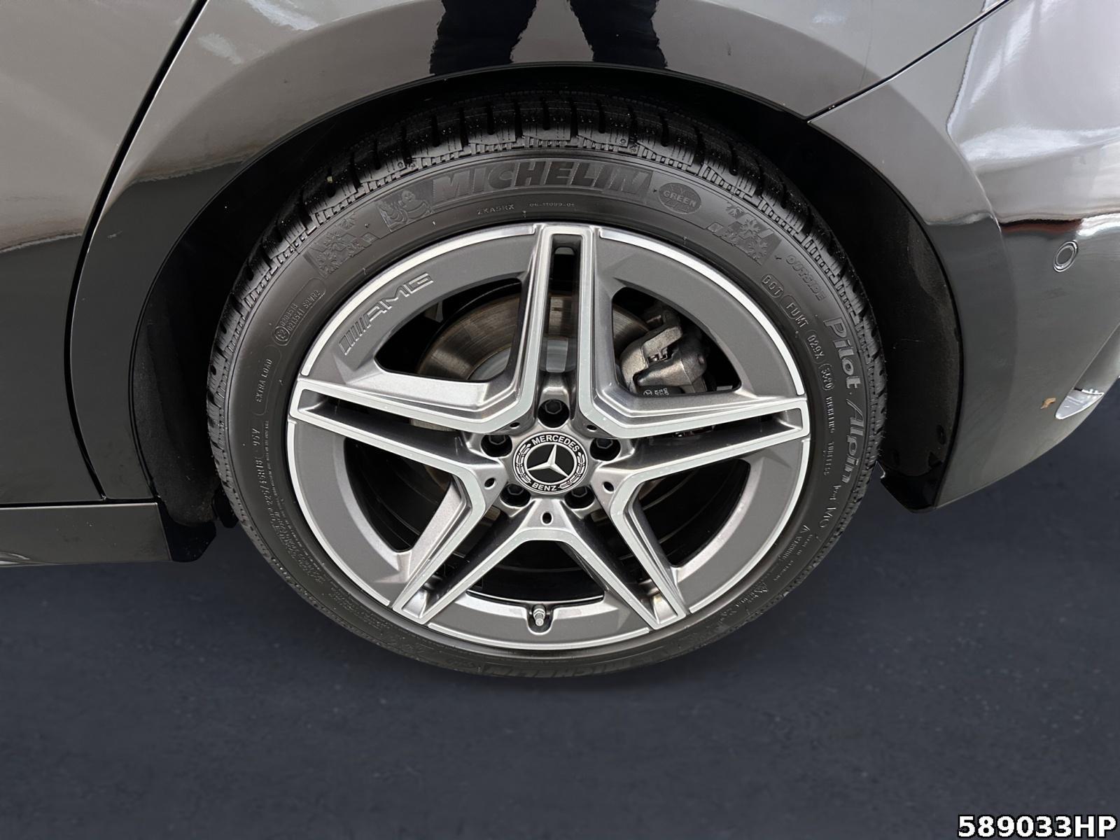Fahrzeugabbildung Mercedes-Benz A 200 AMG *AHK Distronic Kamera Ambiente Keyless