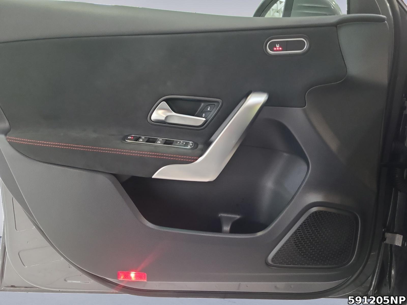 Fahrzeugabbildung Mercedes-Benz A 200 AMG Distronic Kamera LED Keyless Ambiente