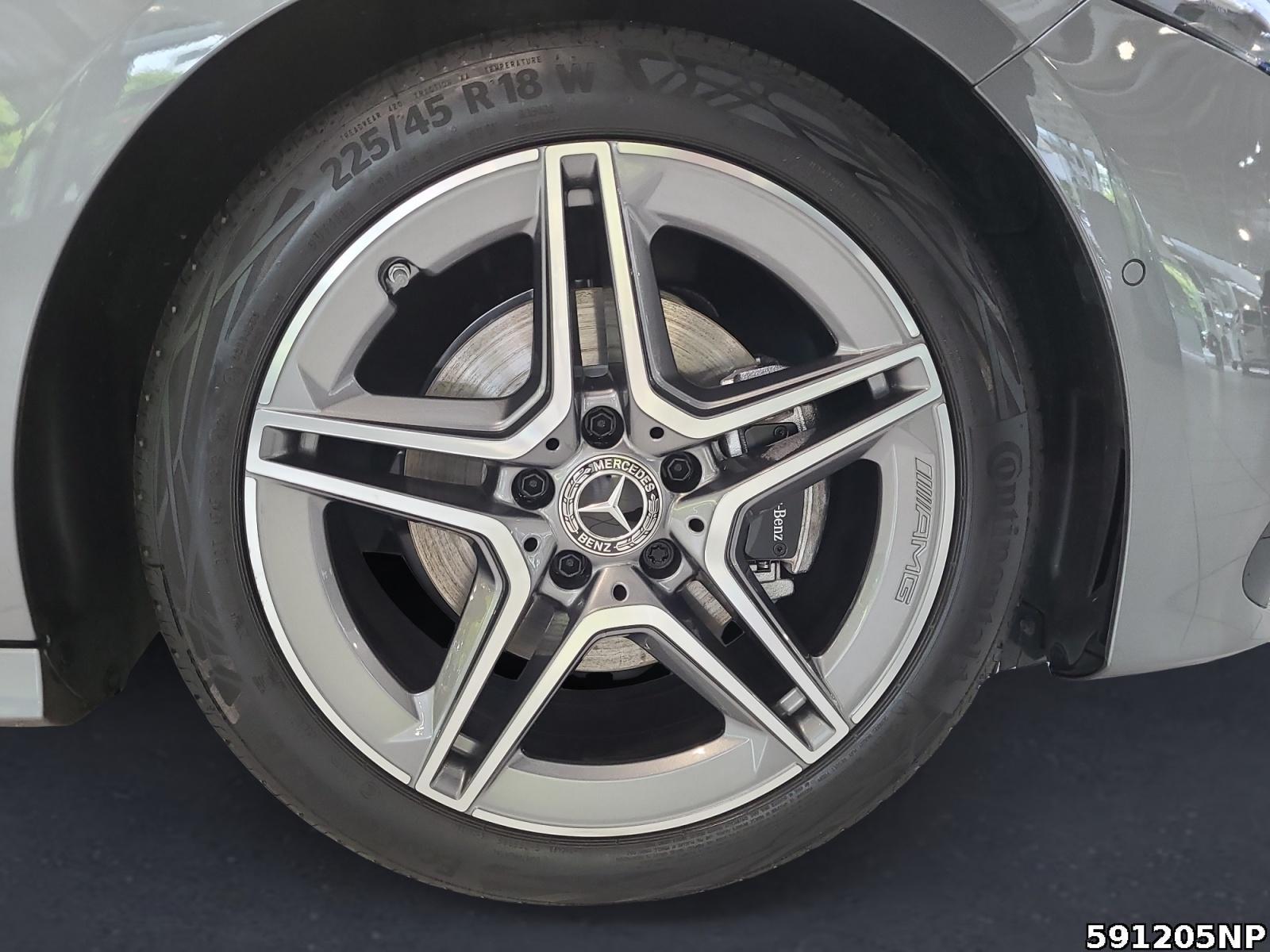 Fahrzeugabbildung Mercedes-Benz A 200 AMG Distronic Kamera LED Keyless Ambiente