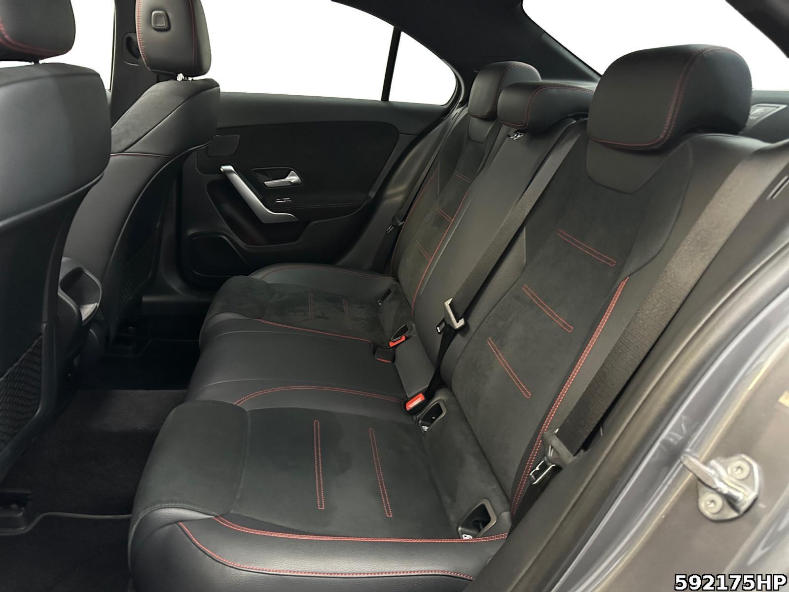 Fahrzeugabbildung Mercedes-Benz A 250 Limousine AMG NIGHT Pano KEYLESS