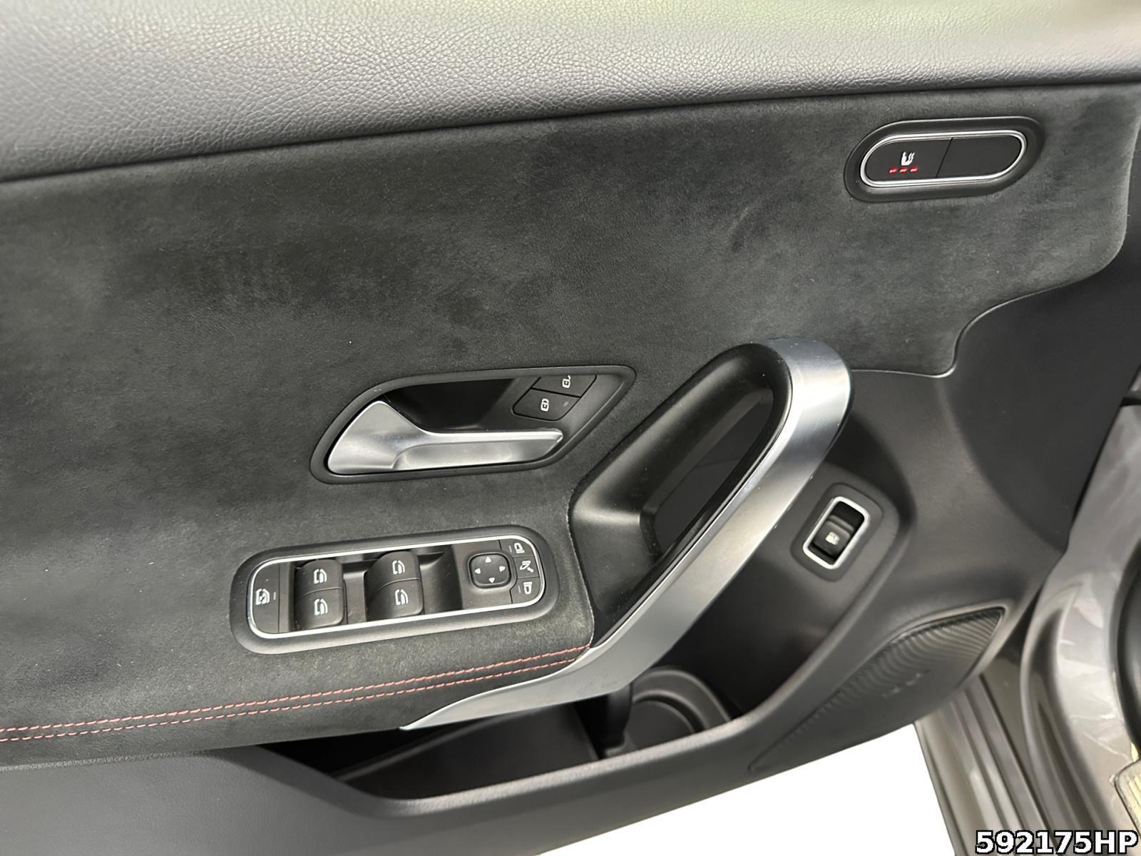 Fahrzeugabbildung Mercedes-Benz A 250 Limousine AMG NIGHT Pano KEYLESS