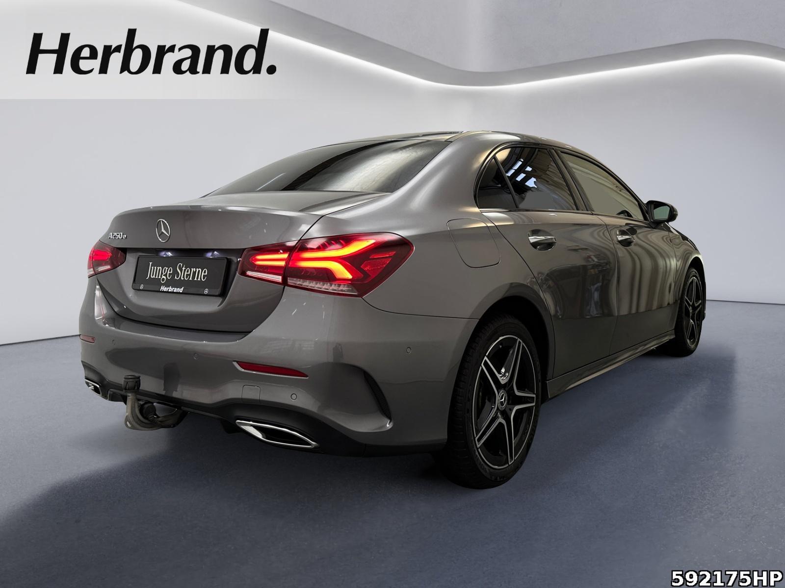 Fahrzeugabbildung Mercedes-Benz A 250 Limousine AMG NIGHT Pano KEYLESS