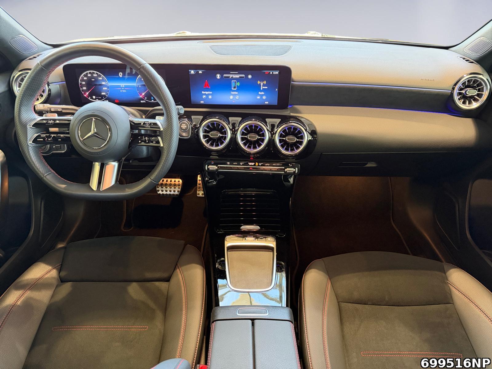 Fahrzeugabbildung Mercedes-Benz A 200 d AMG Pano-SD KeylessGO 18