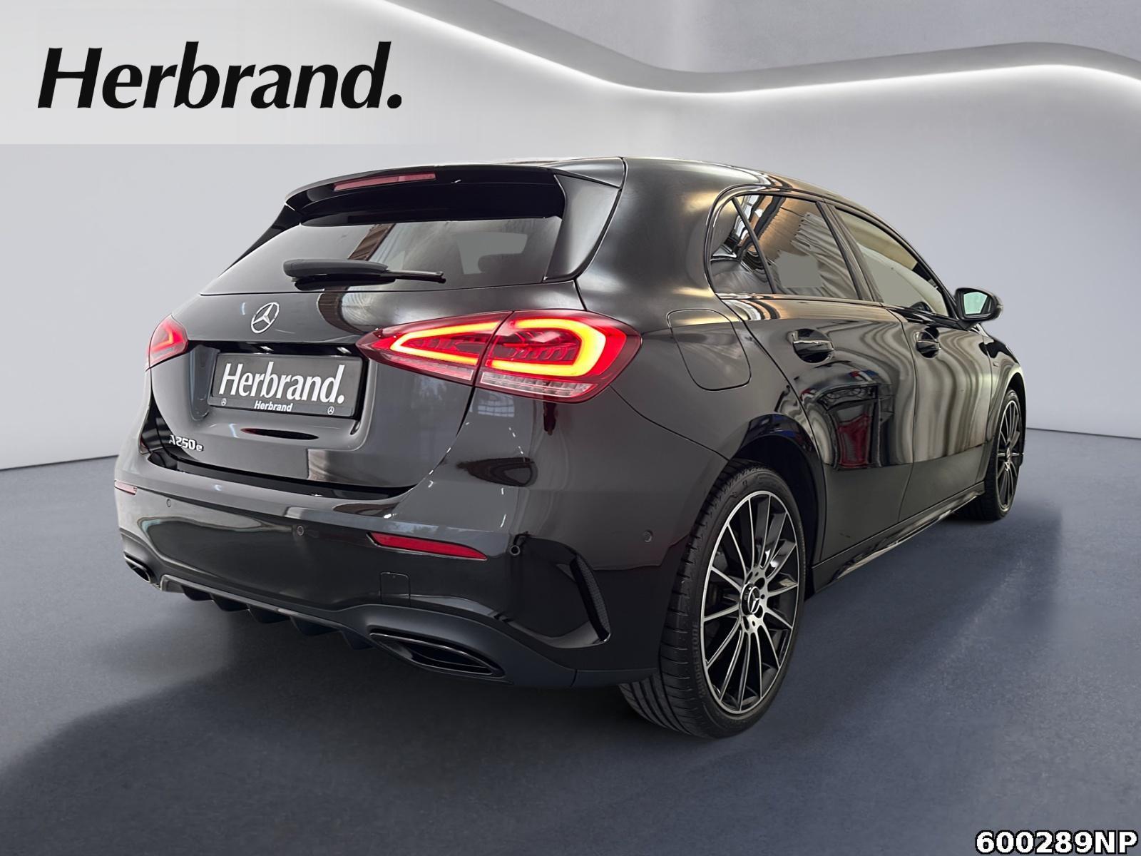 Fahrzeugabbildung Mercedes-Benz A 250 AMG Night Kamera 19