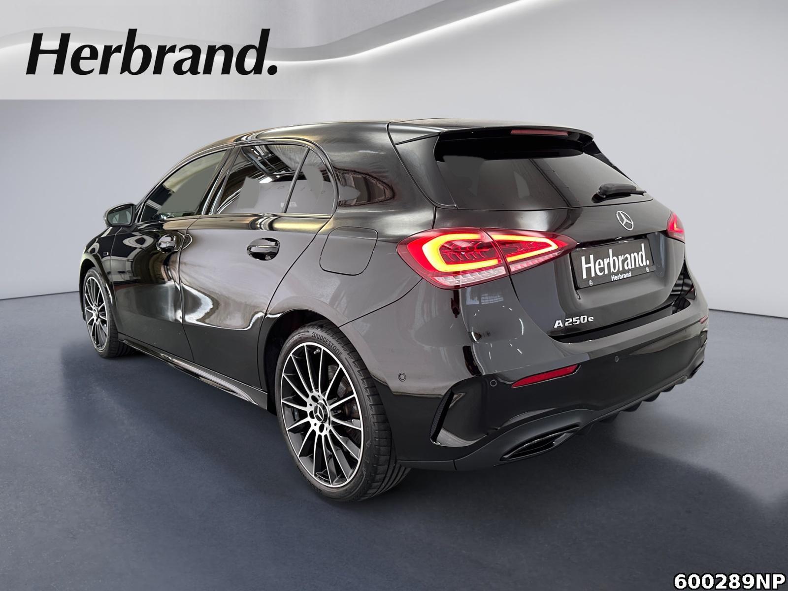 Fahrzeugabbildung Mercedes-Benz A 250 AMG Night Kamera 19