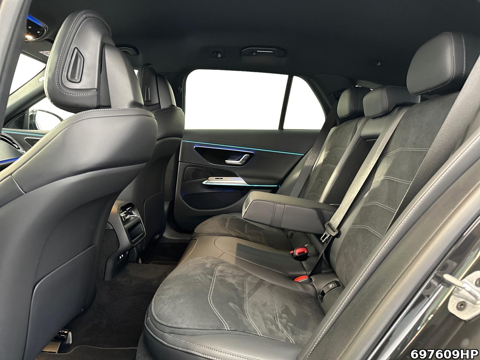 Fahrzeugabbildung Mercedes-Benz E 220 d T AMG DISTRONIC AHK Night-Paket CarPlay