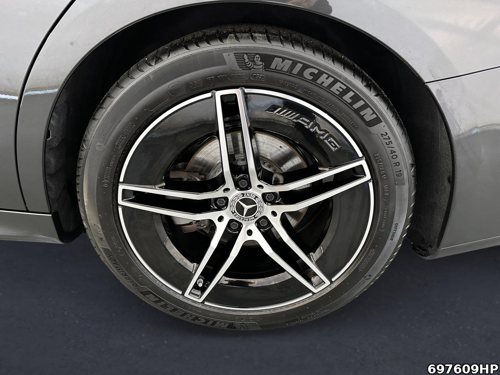 Fahrzeugabbildung Mercedes-Benz E 220 d T AMG DISTRONIC AHK Night-Paket CarPlay