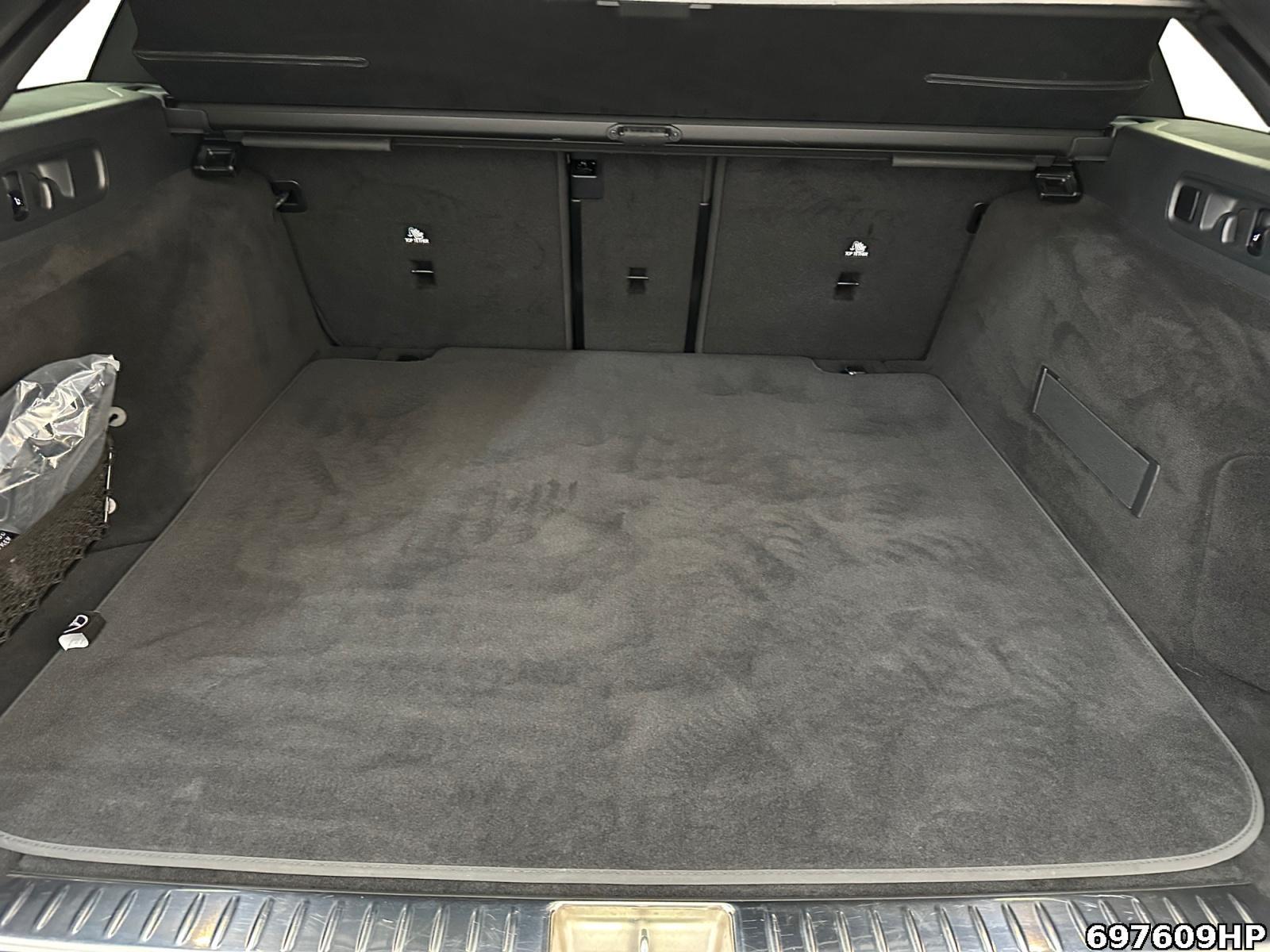 Fahrzeugabbildung Mercedes-Benz E 220 d T AMG DISTRONIC AHK Night-Paket CarPlay