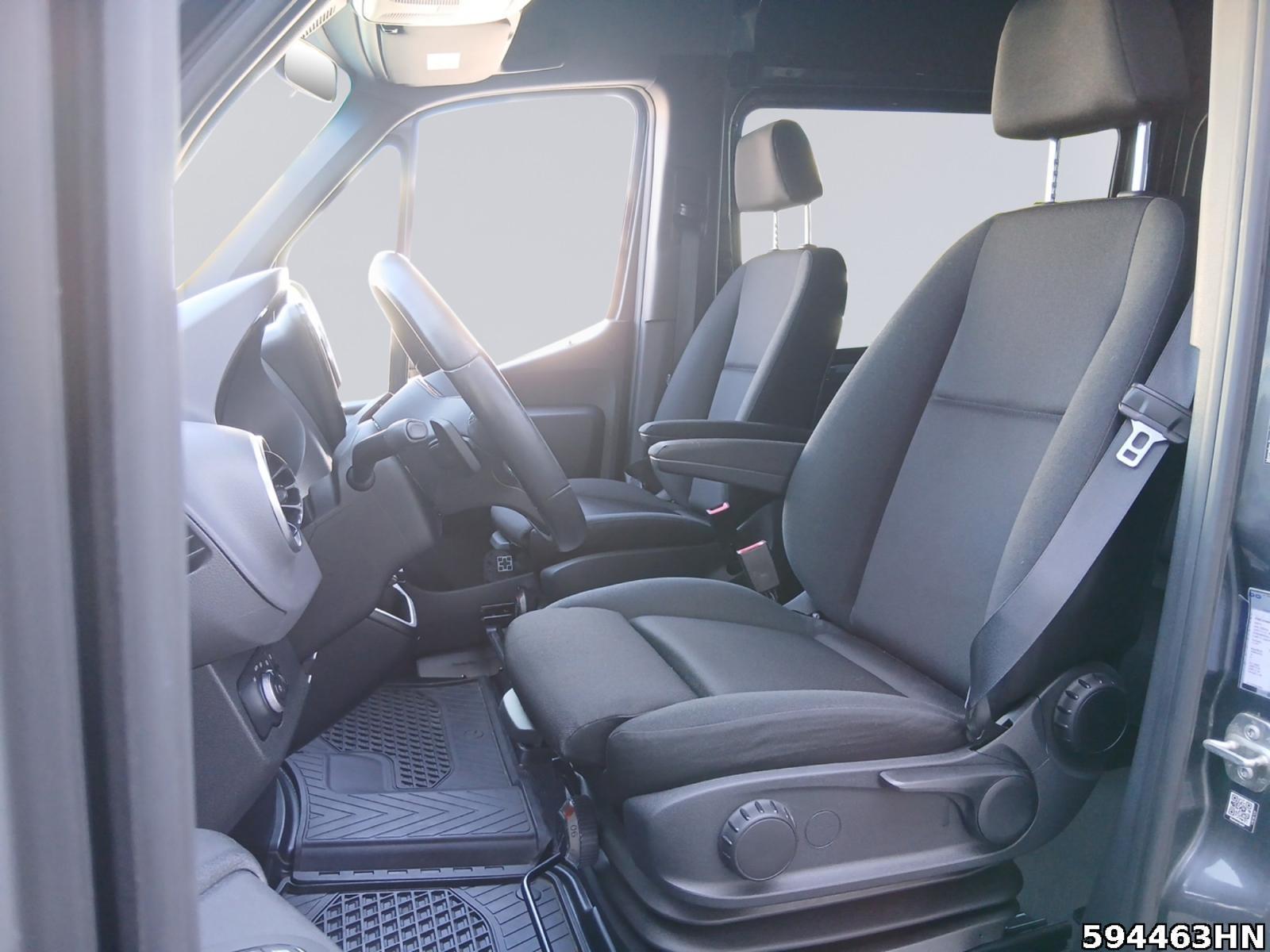 Fahrzeugabbildung Mercedes-Benz Sprinter 319 CDI 6 Zyl. 37300Km!! 7-G*Distro*AHK