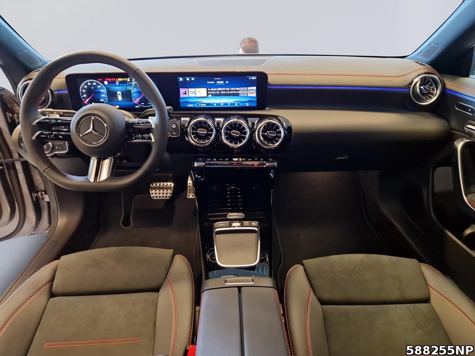 Fahrzeugabbildung Mercedes-Benz CLA 200 Shooting Brake AMG+STHZ+360°+MULTI+GUARD+MEMO+DISTR