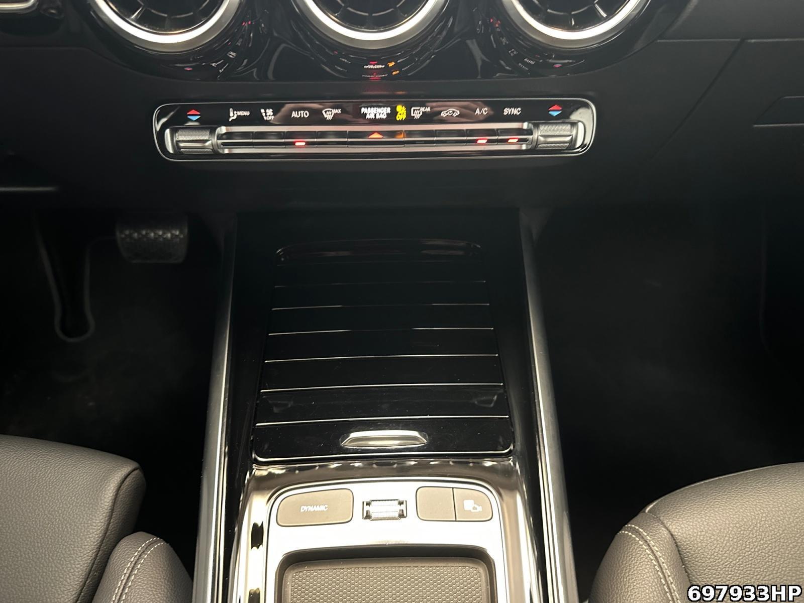 Fahrzeugabbildung Mercedes-Benz GLA 200 Progressive DISTRONIC AHK Kamera 18