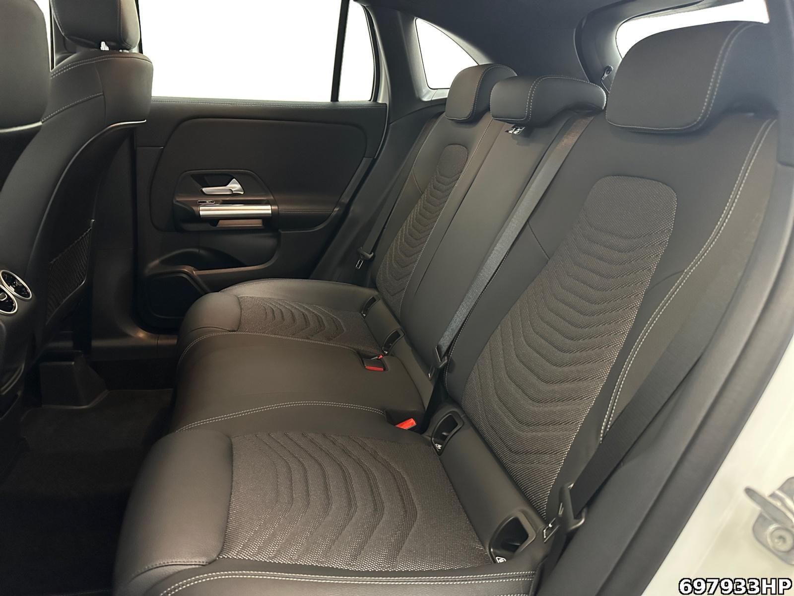 Fahrzeugabbildung Mercedes-Benz GLA 200 Progressive DISTRONIC AHK Kamera 18