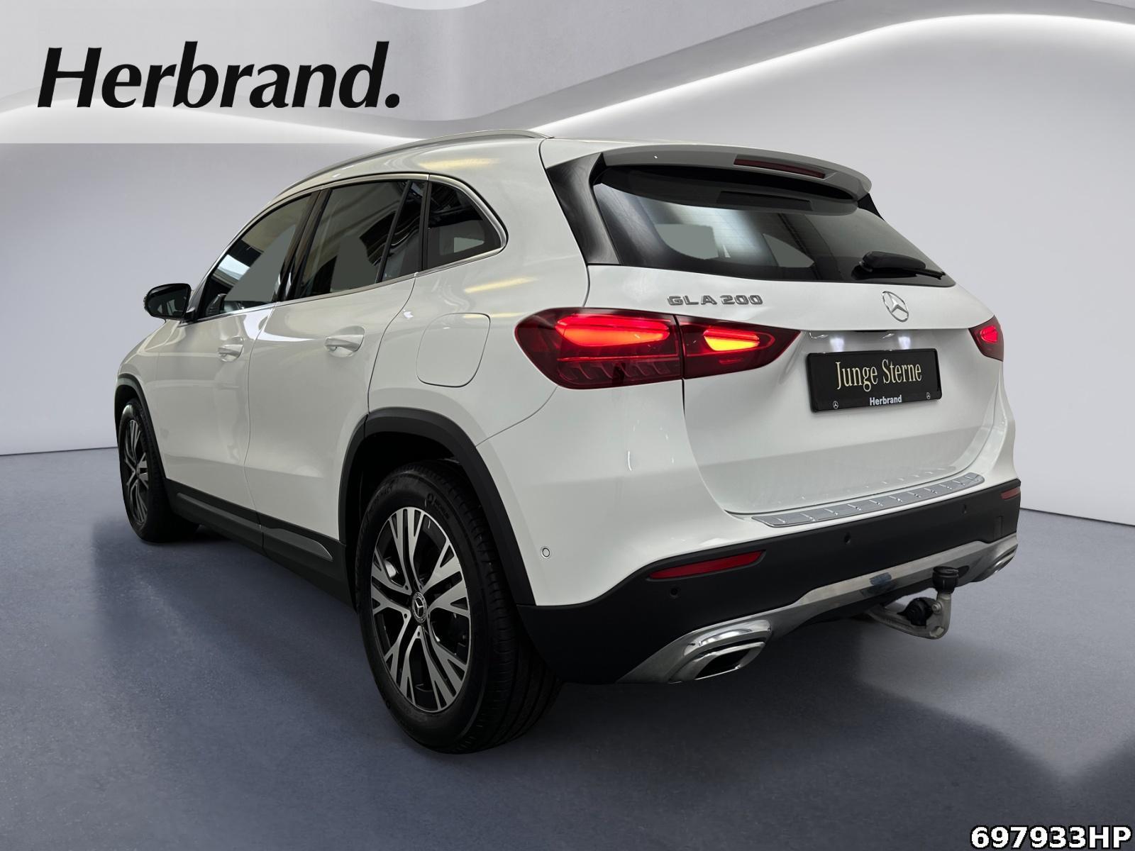 Fahrzeugabbildung Mercedes-Benz GLA 200 Progressive DISTRONIC AHK Kamera 18