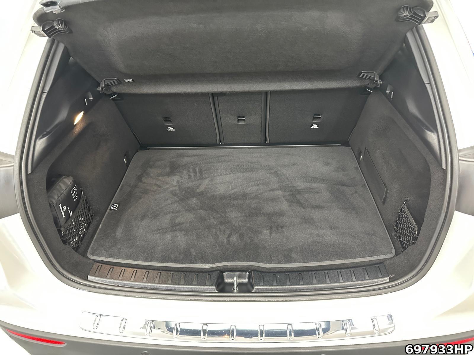 Fahrzeugabbildung Mercedes-Benz GLA 200 Progressive DISTRONIC AHK Kamera 18