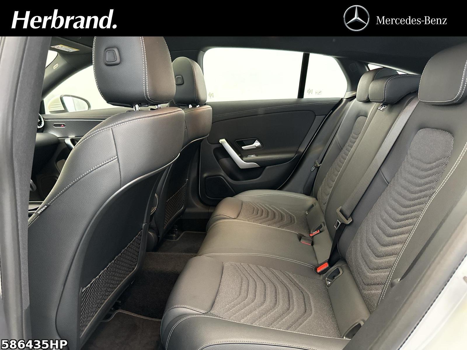 Fahrzeugabbildung Mercedes-Benz CLA 180 Shooting Brake Progressive Pano LHZ 18