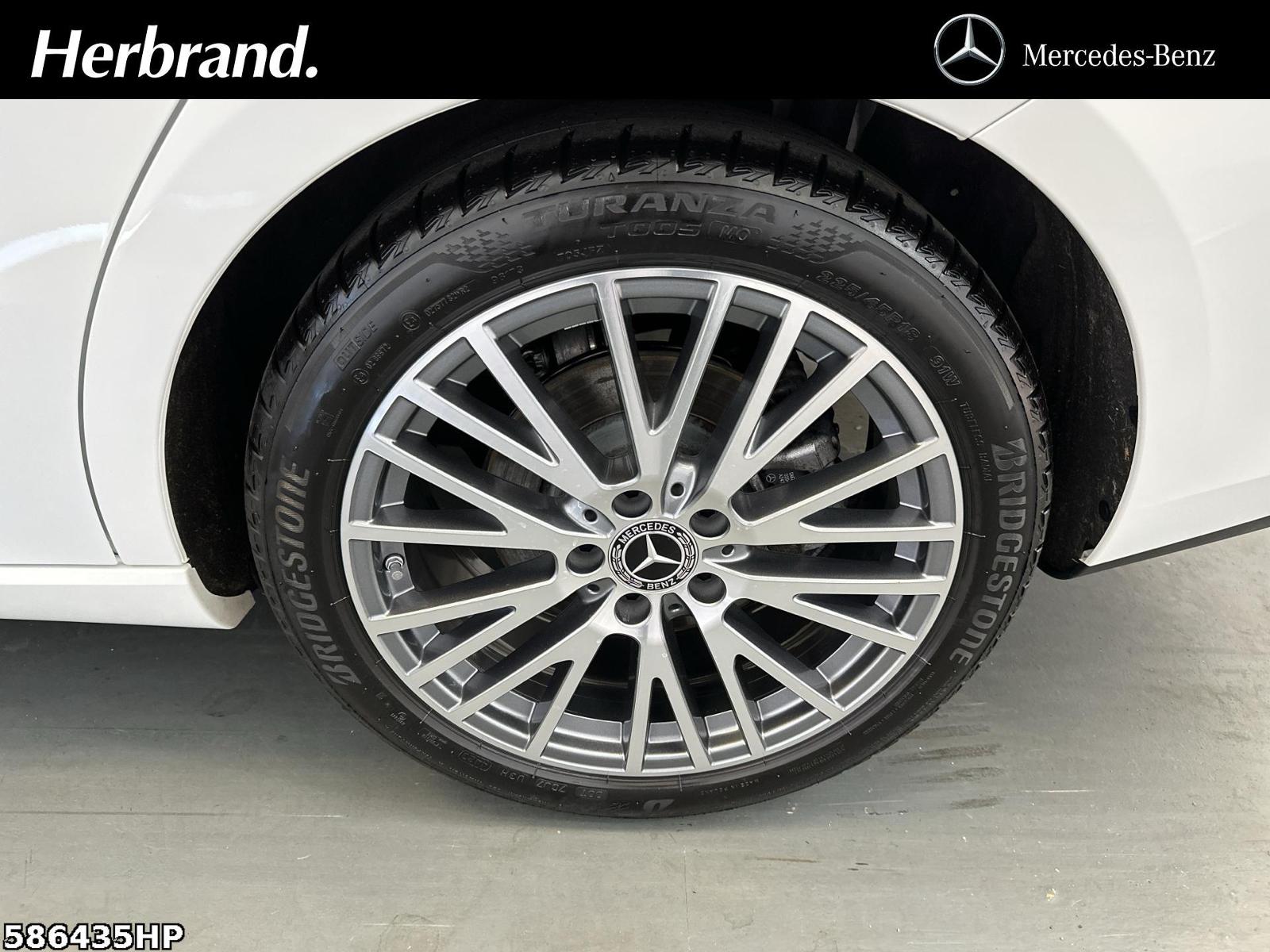 Fahrzeugabbildung Mercedes-Benz CLA 180 Shooting Brake Progressive Pano LHZ 18