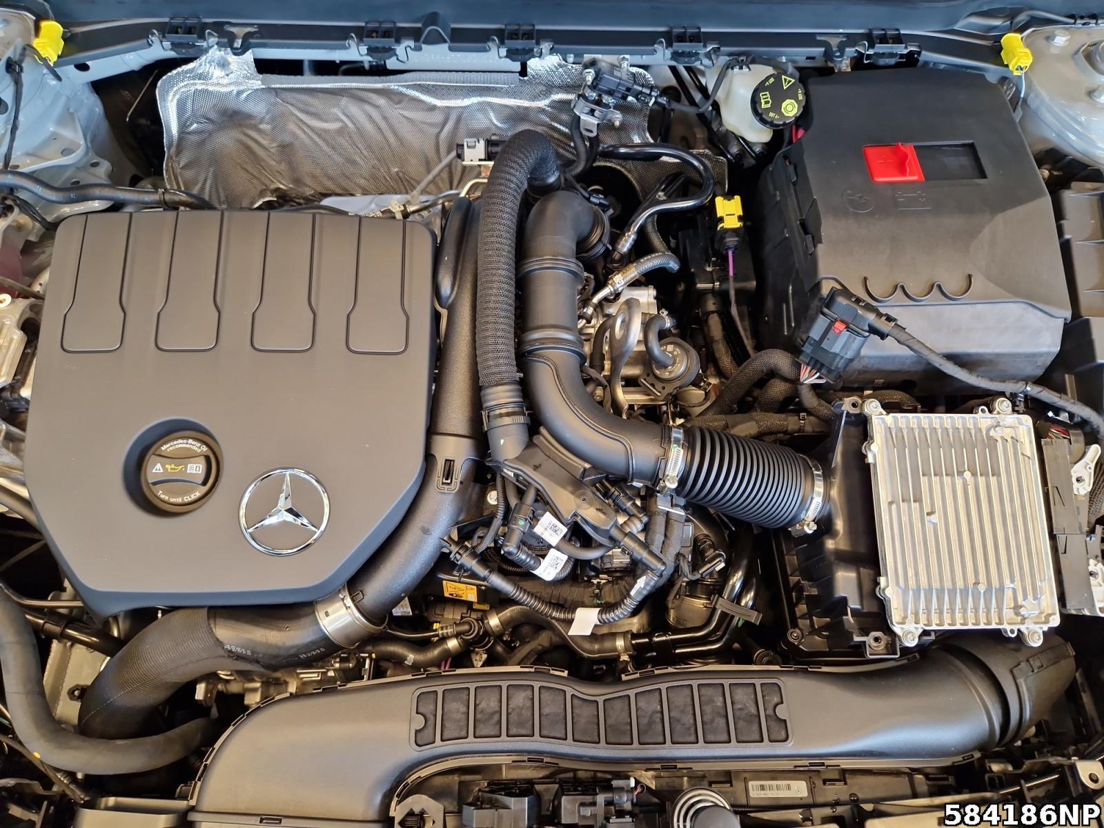 Fahrzeugabbildung Mercedes-Benz A 200 Kompaktlimousine AMG+BURMESTER+MULTIB+360°