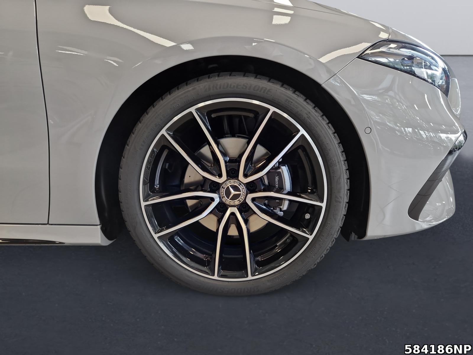Fahrzeugabbildung Mercedes-Benz A 200 Kompaktlimousine AMG+BURMESTER+MULTIB+360°