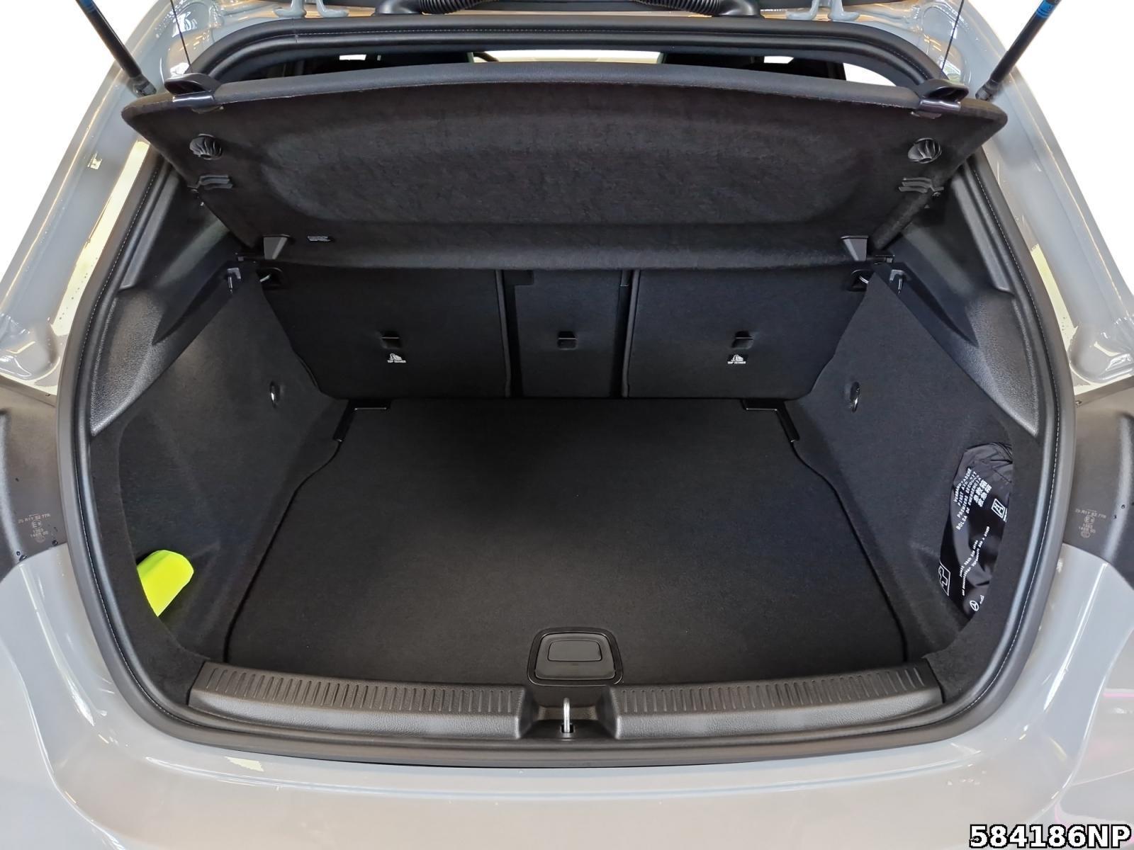 Fahrzeugabbildung Mercedes-Benz A 200 Kompaktlimousine AMG+BURMESTER+MULTIB+360°