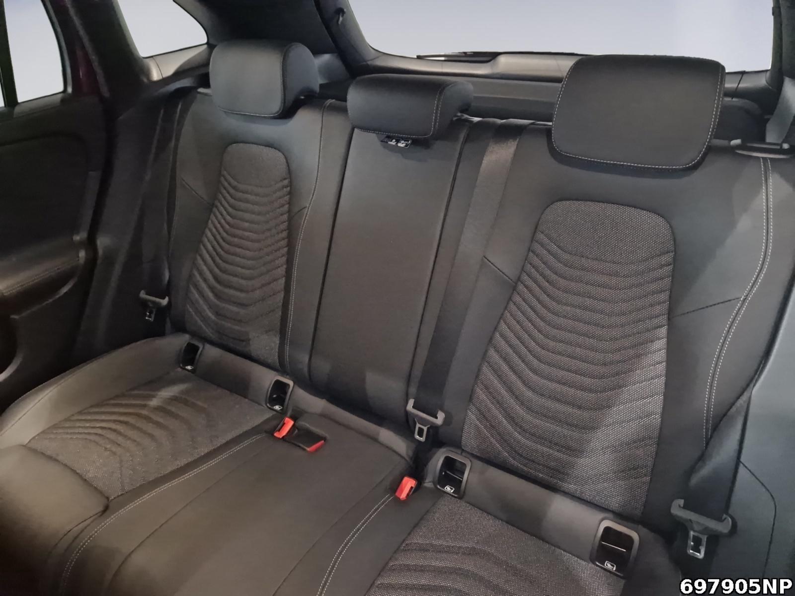 Fahrzeugabbildung Mercedes-Benz GLA 200 Progressive Night MULTIBEAM Kamera