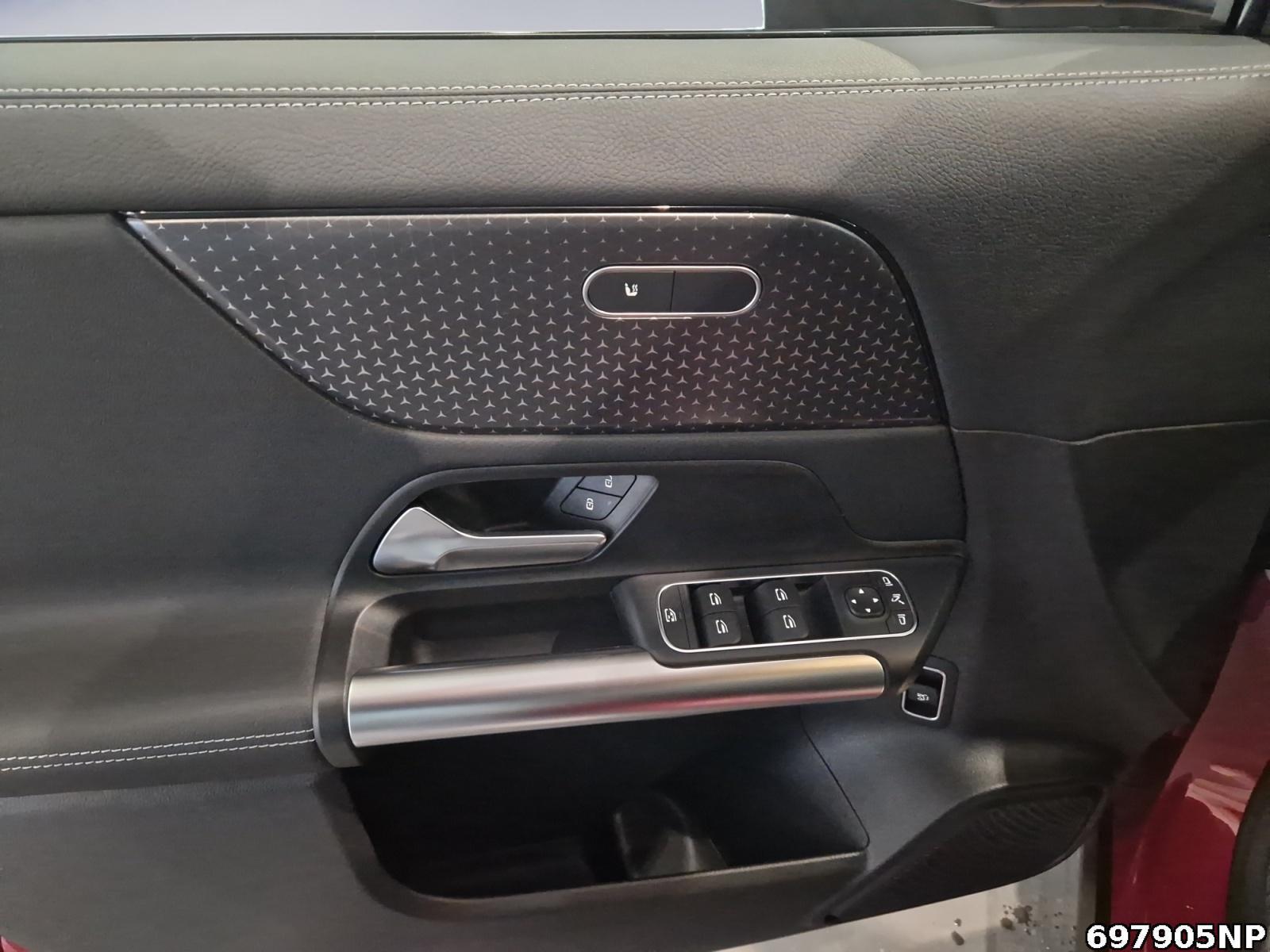 Fahrzeugabbildung Mercedes-Benz GLA 200 Progressive Night MULTIBEAM Kamera