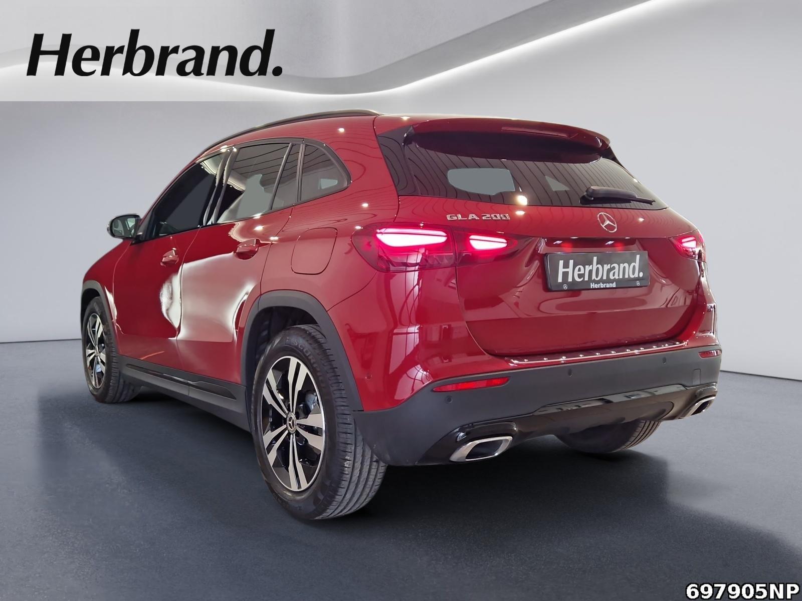 Fahrzeugabbildung Mercedes-Benz GLA 200 Progressive Night MULTIBEAM Kamera